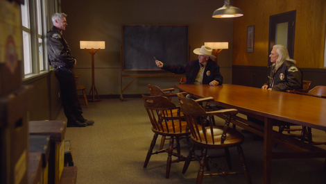 Dana Ashbrook, Robert Forster, Michael Horse) (Screenshot: Twin Peaks)